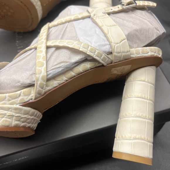 Vince Camuto - Size 6.5 - Brand new in box - Picture 9 of 14